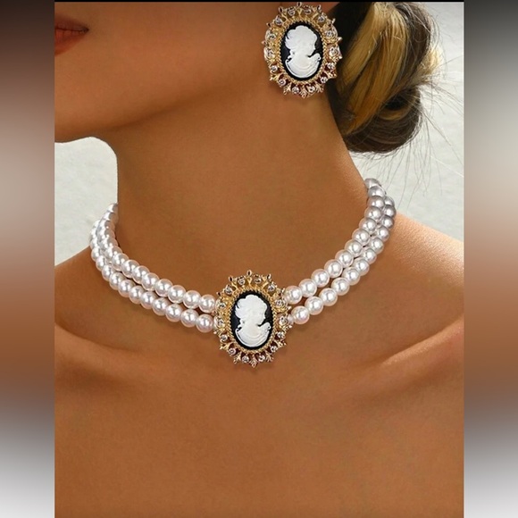 Jewelry - Elegant Pearl Cameo Necklace and Earring Set nwt